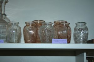 collection de vases en verre moulé Brocante de la Pointe Minard cadeaux